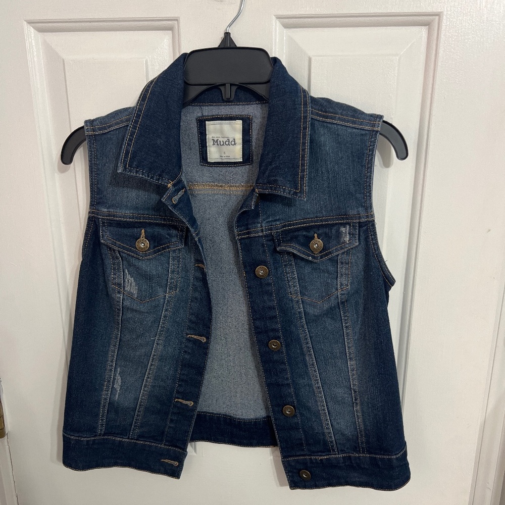 Sleeveless Jean jacket
